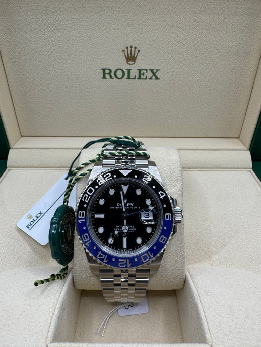 ROLEX GMT-MASTER II 'BATGIRL' 40MM BOX & PAPERS £12,950 WSN 3493